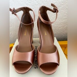 High Heel Shoes Rosegold with straps